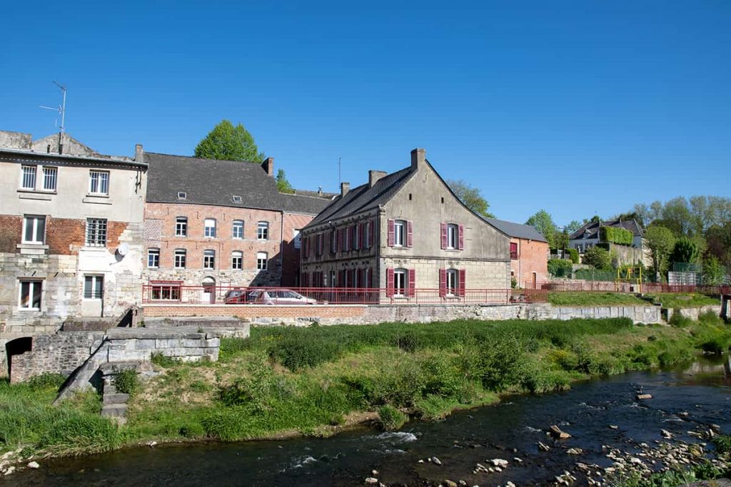 Le quai en pierre de taille côté Gland