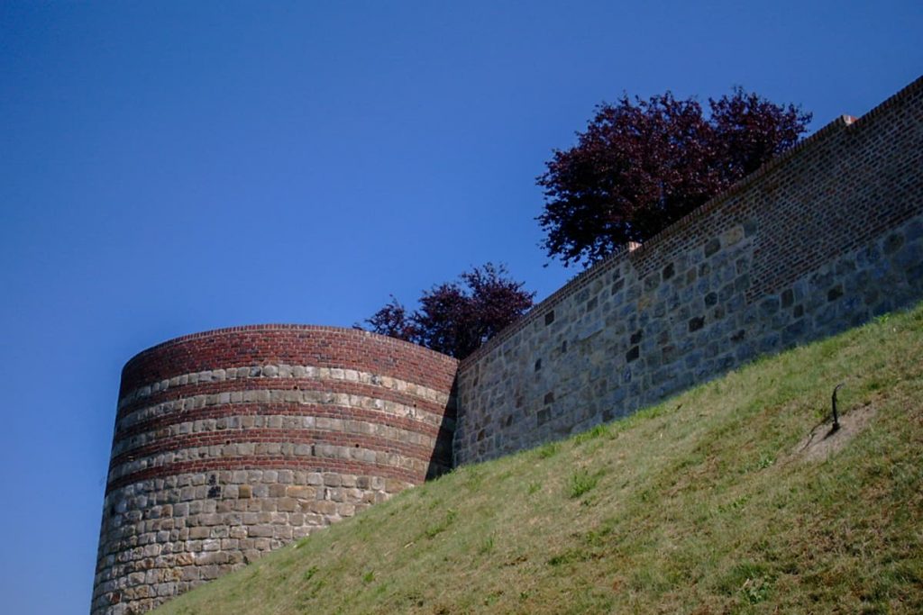 Vervins, les remparts